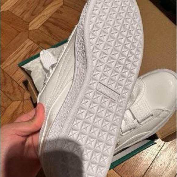 Puma sneaker with large bowknot US9.5 - Picture 2 of 6